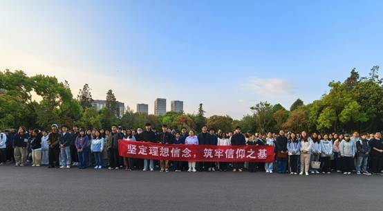 许多人在路上 AI 生成的内容可能不正确。